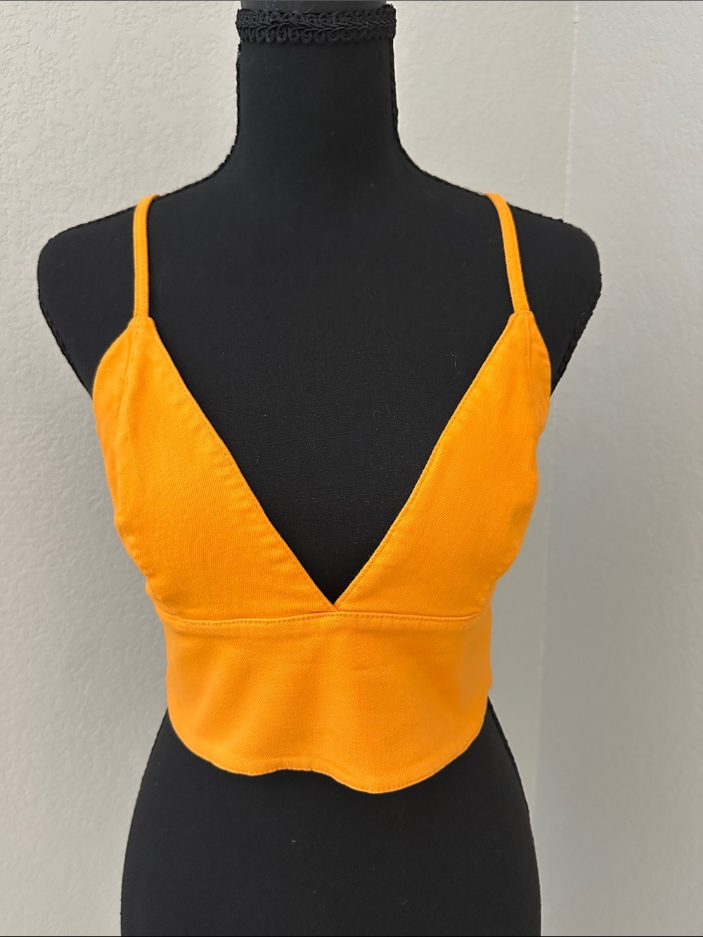 🧡Alice + Olivia 🧡 Bright Orange V-Neck Spaghetti Strap Crop Tank